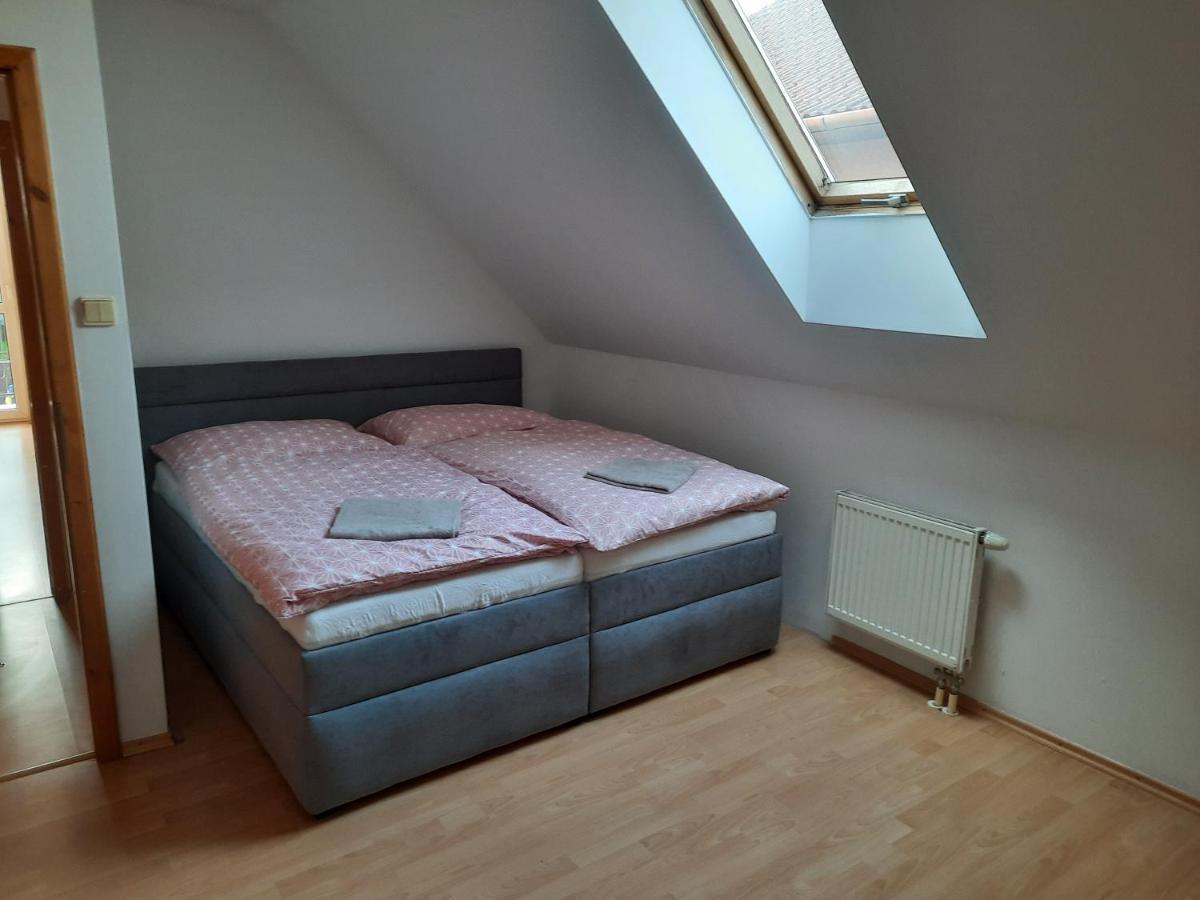 Apartman Chiarita Nemsova Exterior photo