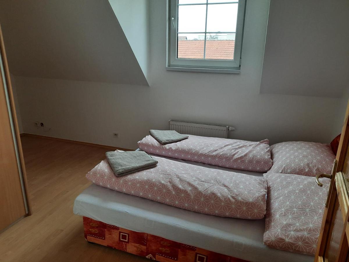 Apartman Chiarita Nemsova Exterior photo
